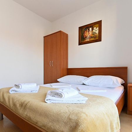 Rooms & Apartments Jadranka Baska  Exterior photo