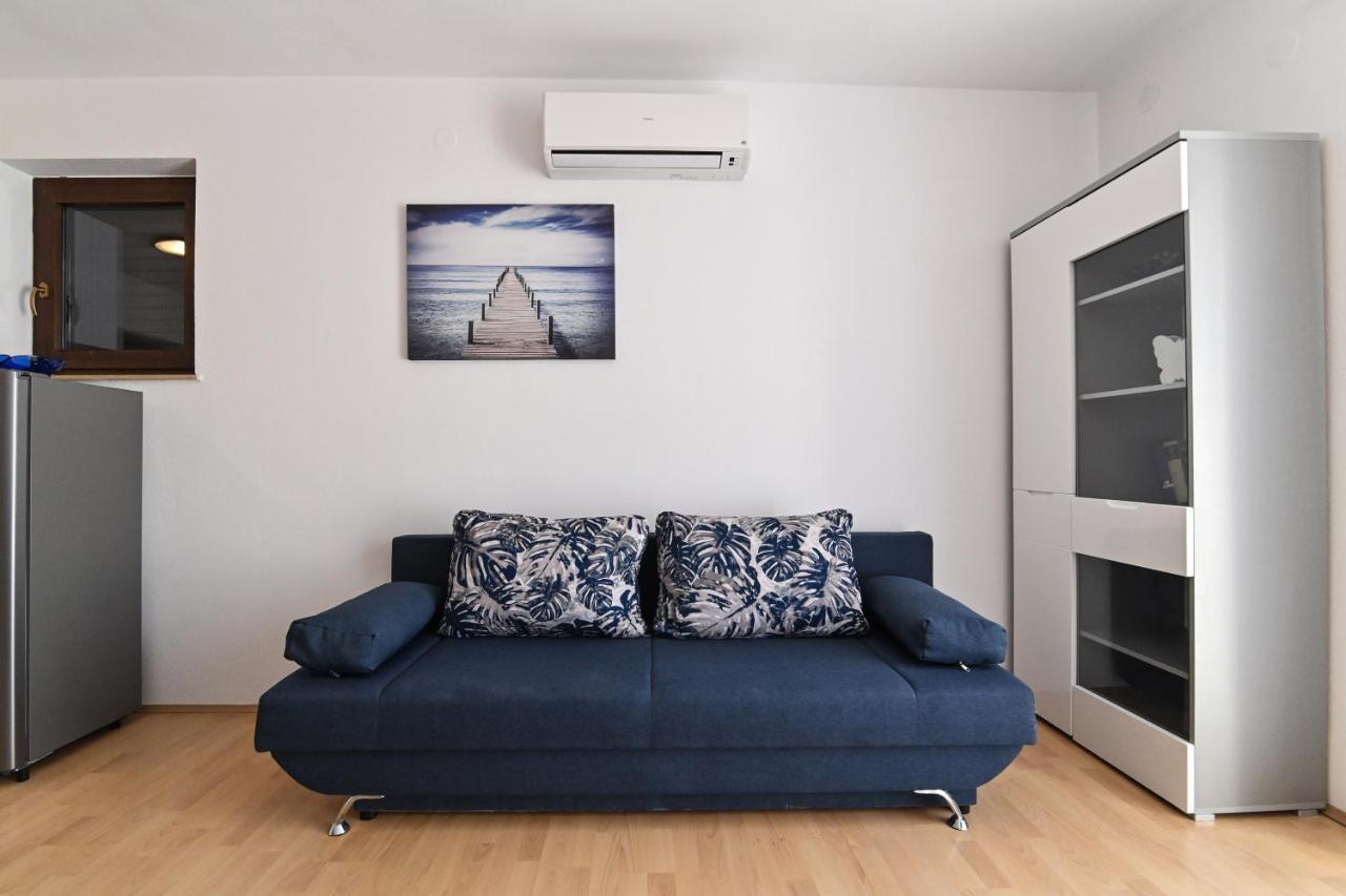 Rooms & Apartments Jadranka Baska  Exterior photo