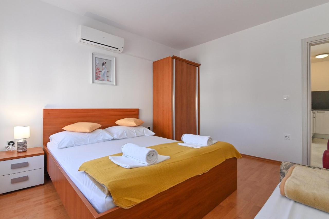 Rooms & Apartments Jadranka Baska  Exterior photo