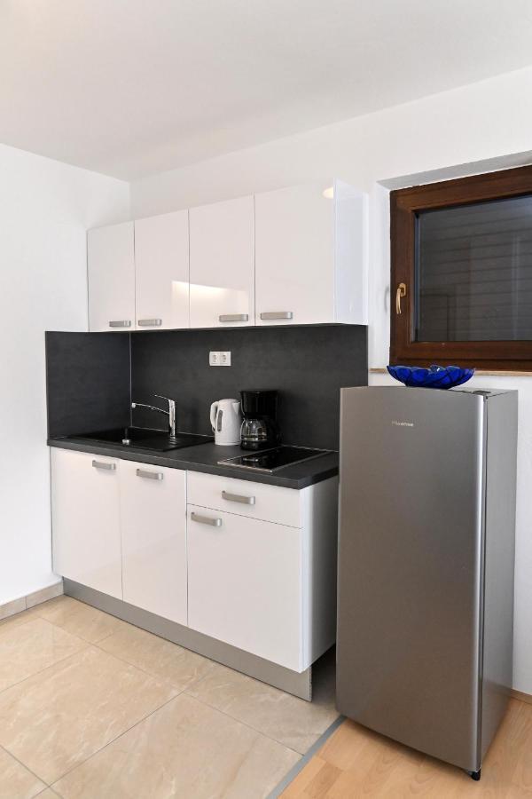 Rooms & Apartments Jadranka Baska  Exterior photo