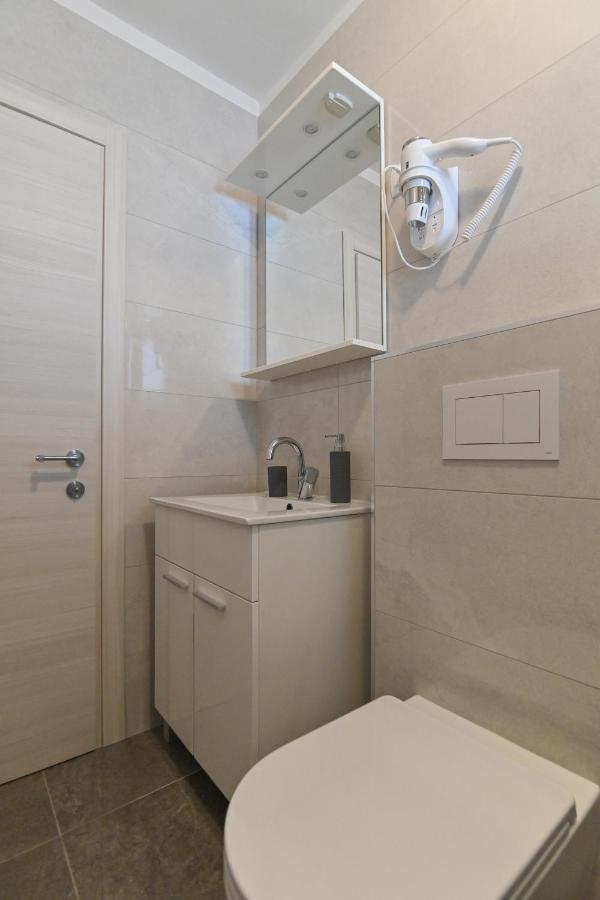 Rooms & Apartments Jadranka Baska  Exterior photo
