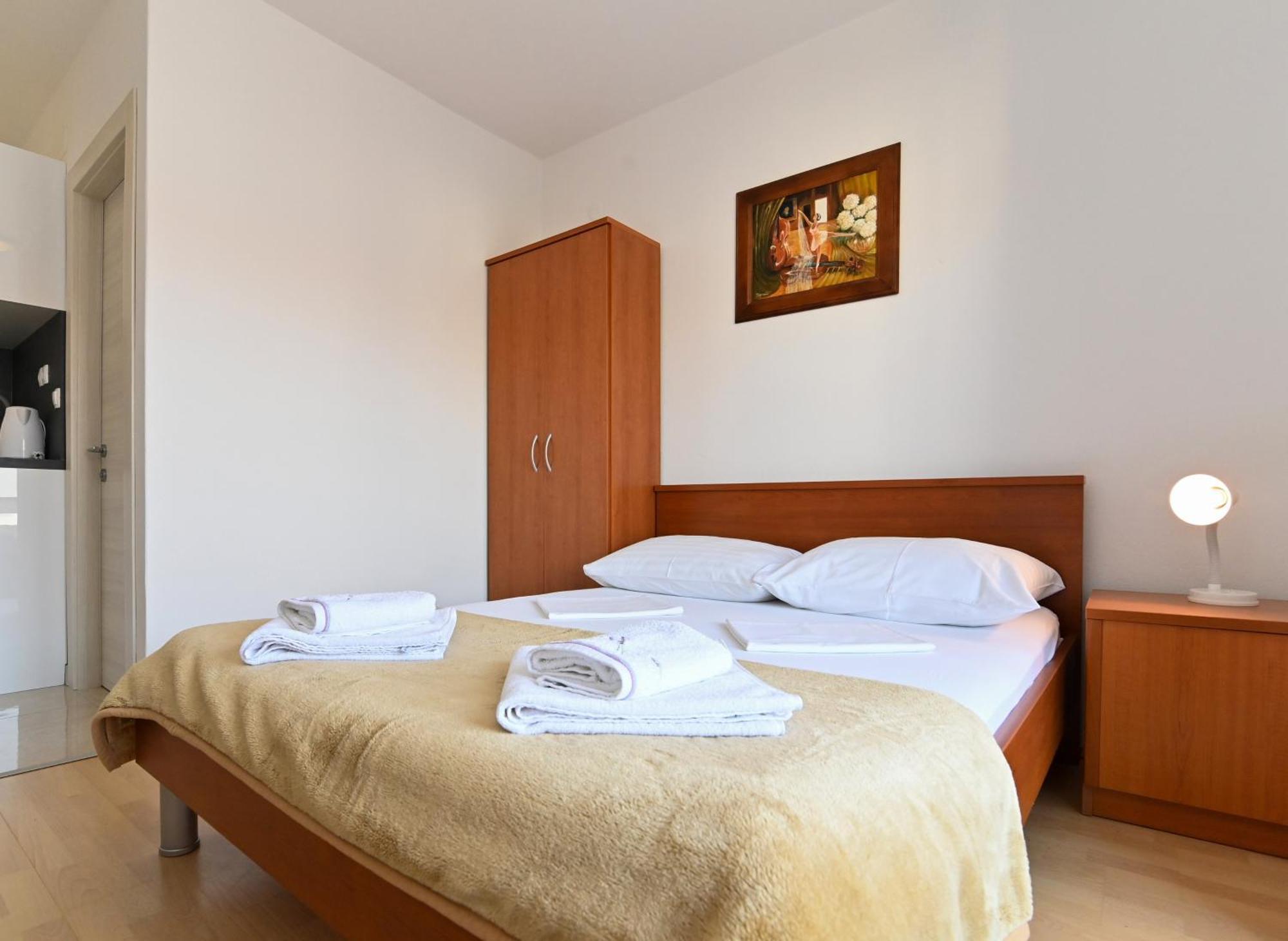 Rooms & Apartments Jadranka Baska  Exterior photo